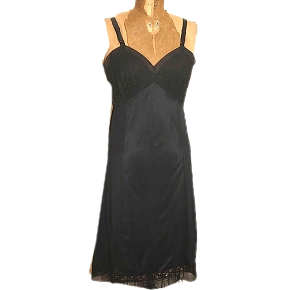 Dixie Belle Other - Vintage Dixie Belle black full slip chemise